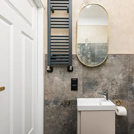 Widok By Bookinghost * Warschau